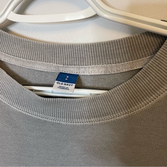 Women’s Old Navy Sweater - Picture 2 of 4